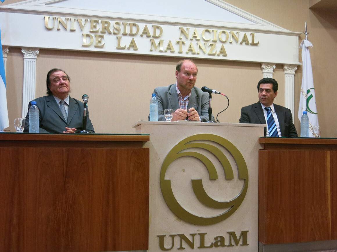 Conferencia en la Universidad de La Matanza