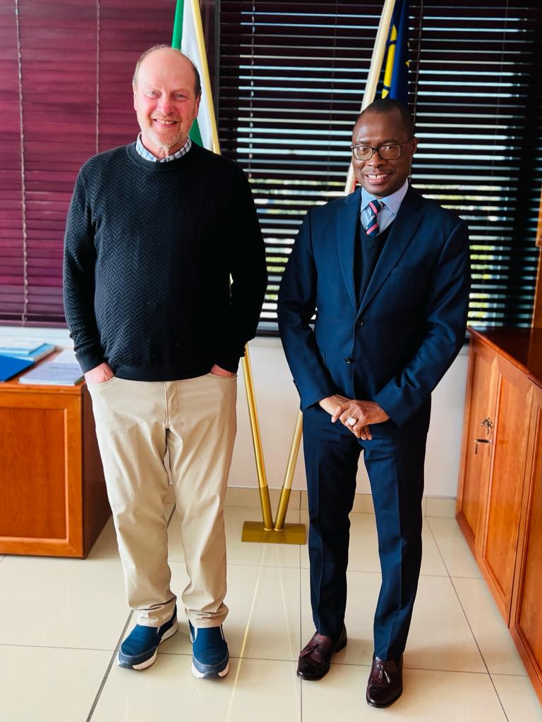 Visitando al ministro de finanzas de Namibia